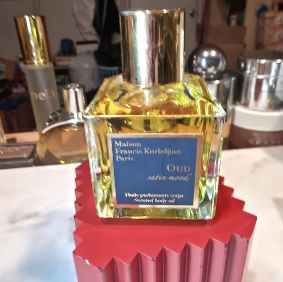 MAISON FRANCIS KURKDJIAN | Oud Satin Mood Scented Body Oil, 2.4 oz. - Picture 5 of 7